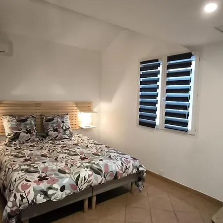 Maison F4 Avec Jardin Et Parking Hyères