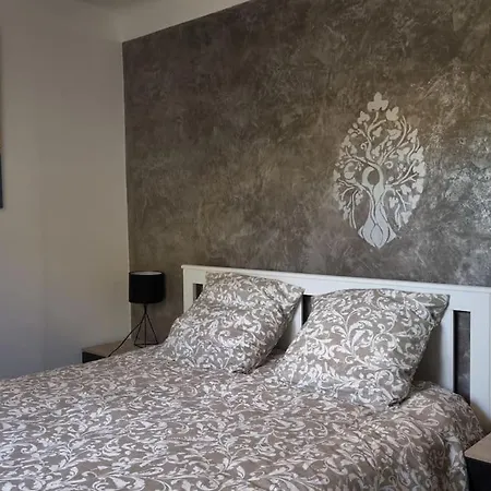 Holiday home Maison F4 Avec Jardin Et Parking